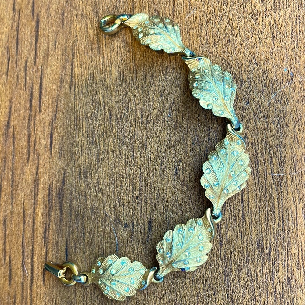 PENNINO brushed gold tone necklace. LEAF WITH RHINESTONES